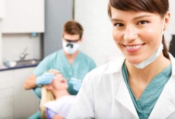 Проводится набор стоматологов, зубных врачей и медицинских сестер в связи с открытием филиала по адресу Монтажников, 61.